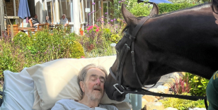 YORK RACECOURSE AMBASSADOR GOLDREAM CONTINUES YORKSHIRE COMMUNITY TOUR VISITING ST GEMMA'S HOSPICE